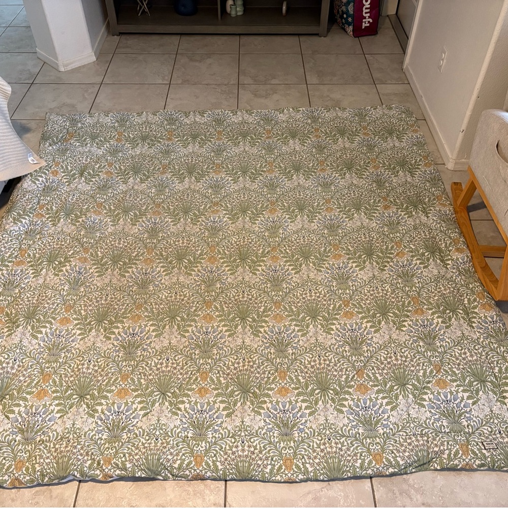 William Morris Full Sized Floral Reversible Comforter& 2 Shams